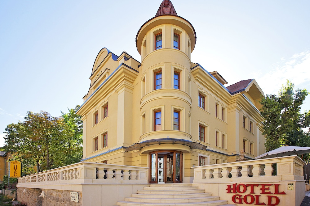 Gold Hotel Budapest 63/68