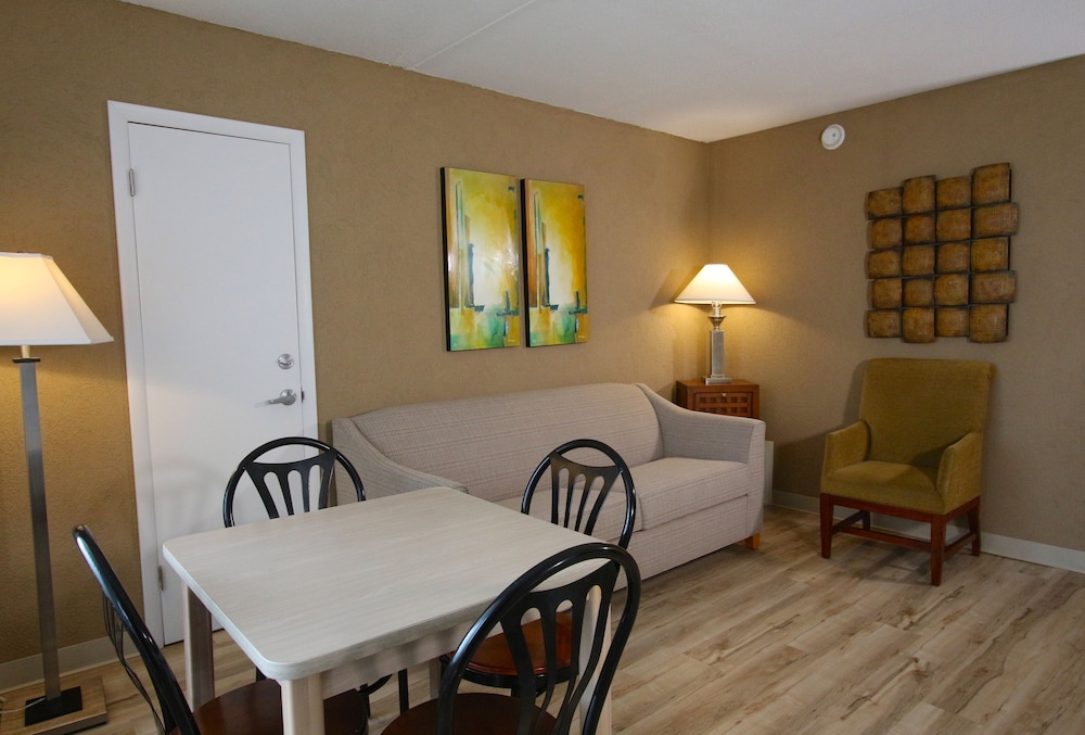 Crusader Oceanfront Resort and Restaurant 33/41