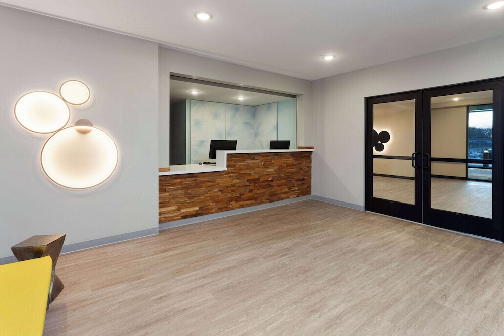ECHO Suites Extended Stay by Wyndham Madison 9/53