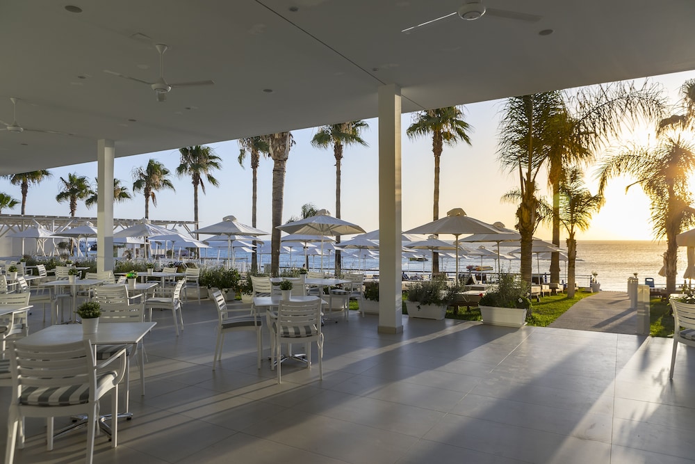 Constantinos The Great Beach Hotel 8/68