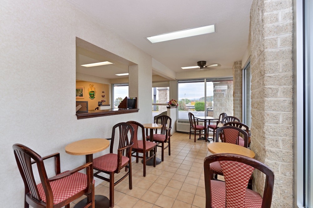 Days Inn by Wyndham Harrisonburg 46/53