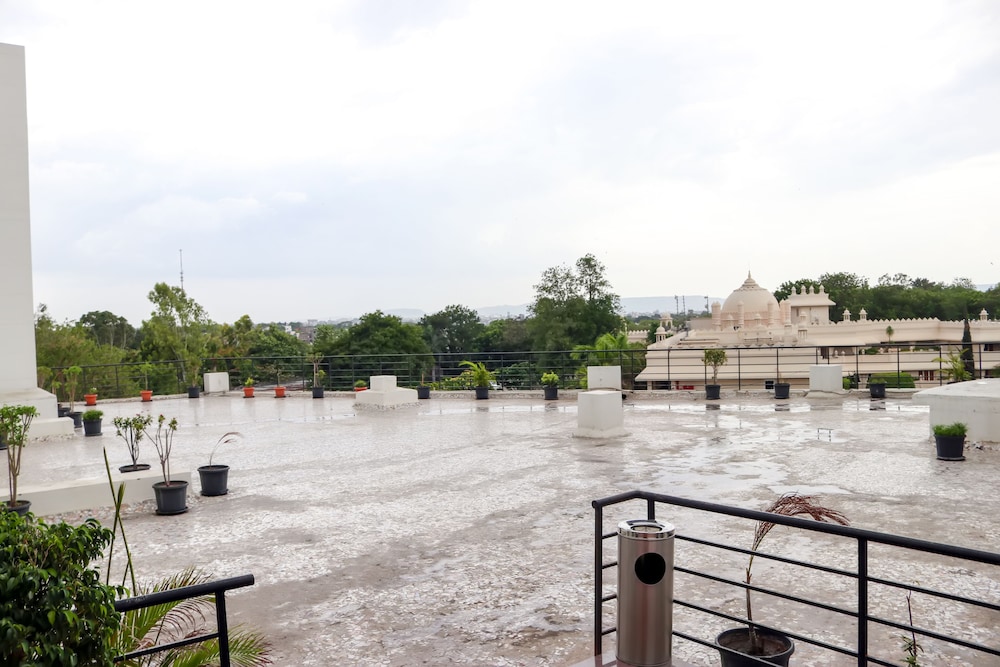 7 Apple Hotels Aurangabad 42/43
