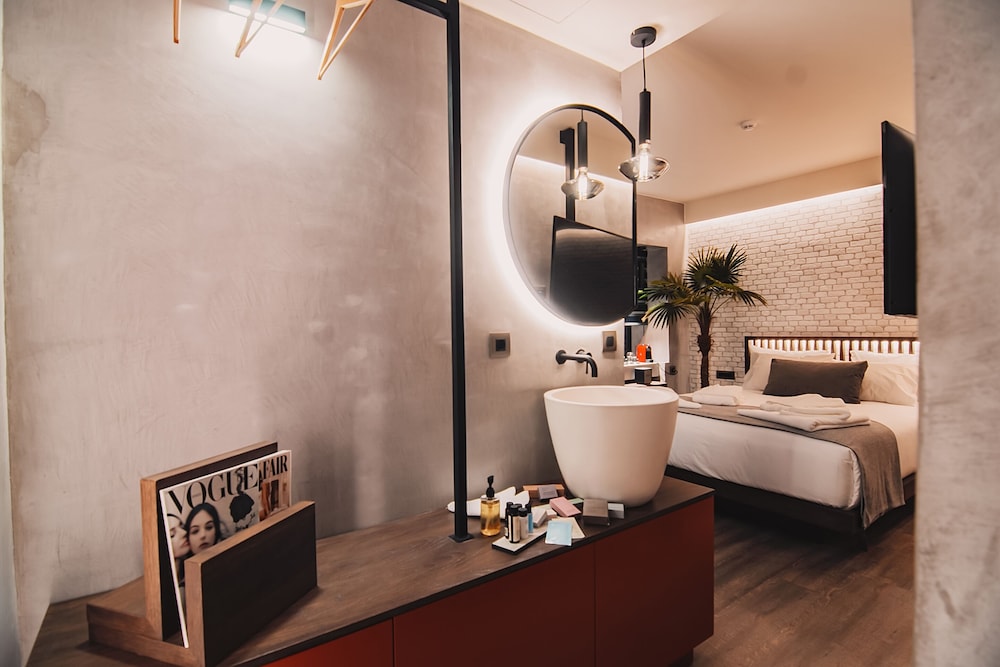 Project 3 Urban Chic Hotel 46/47