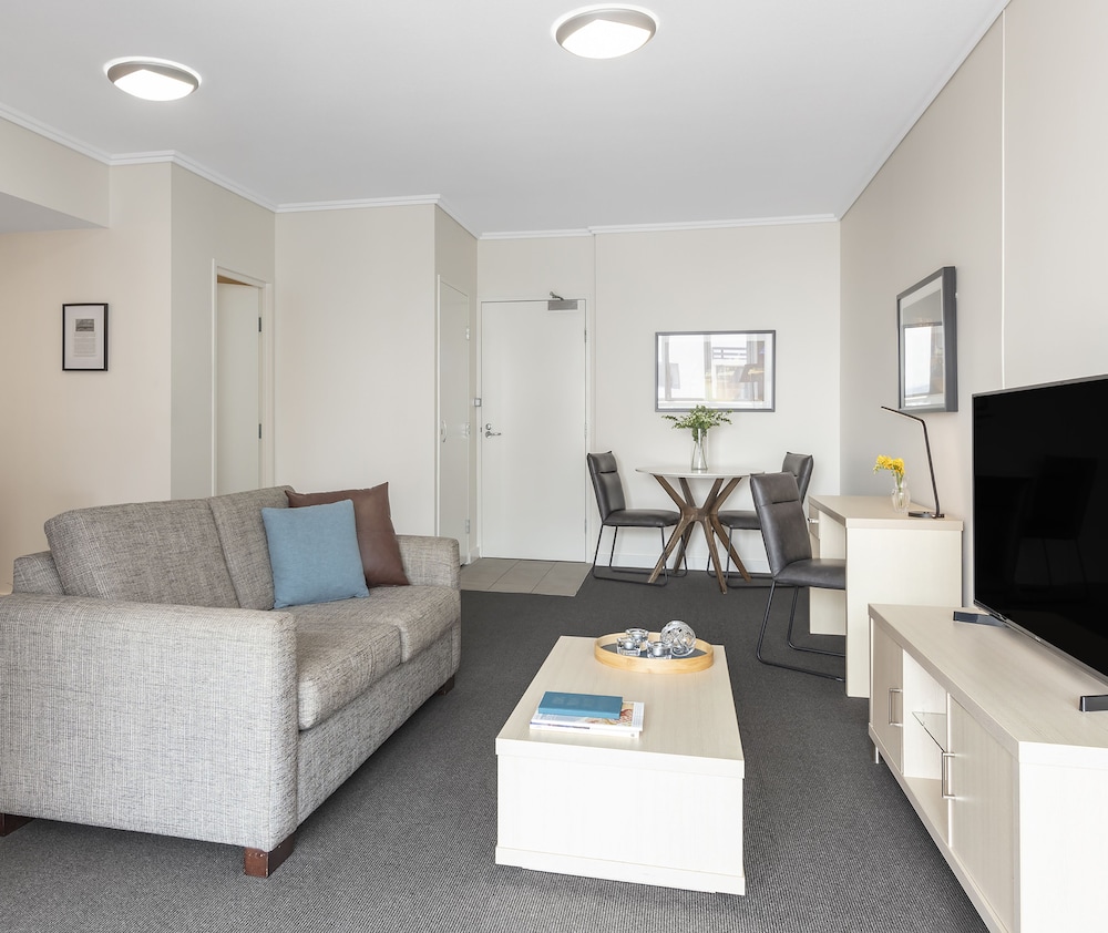 Oaks Brisbane Festival Suites 26/49