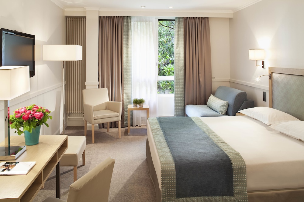 ROOM, TRIPLE