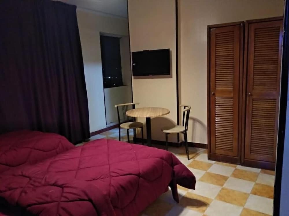 Oasis Hotel 10/50