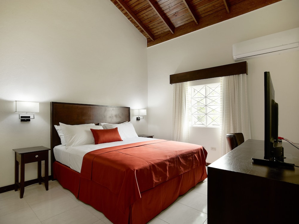 Shirley Retreat Hotel 12/34