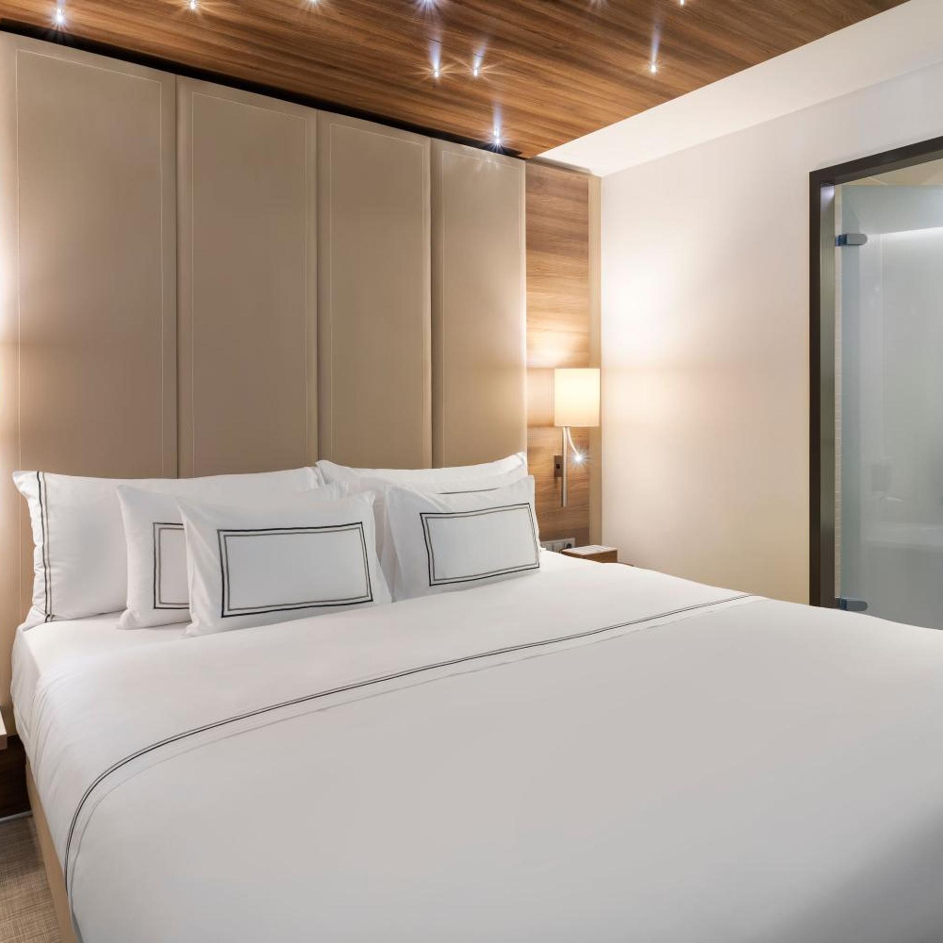 The Level, Executive, Suite, Lounge Access
