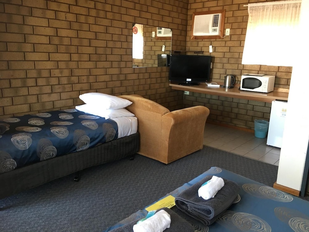 AIRPORT WHYALLA MOTEL 15/58