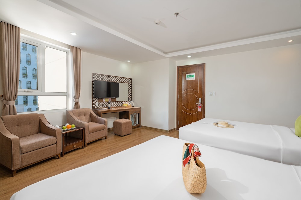 Pariat River Front Hotel 48/62