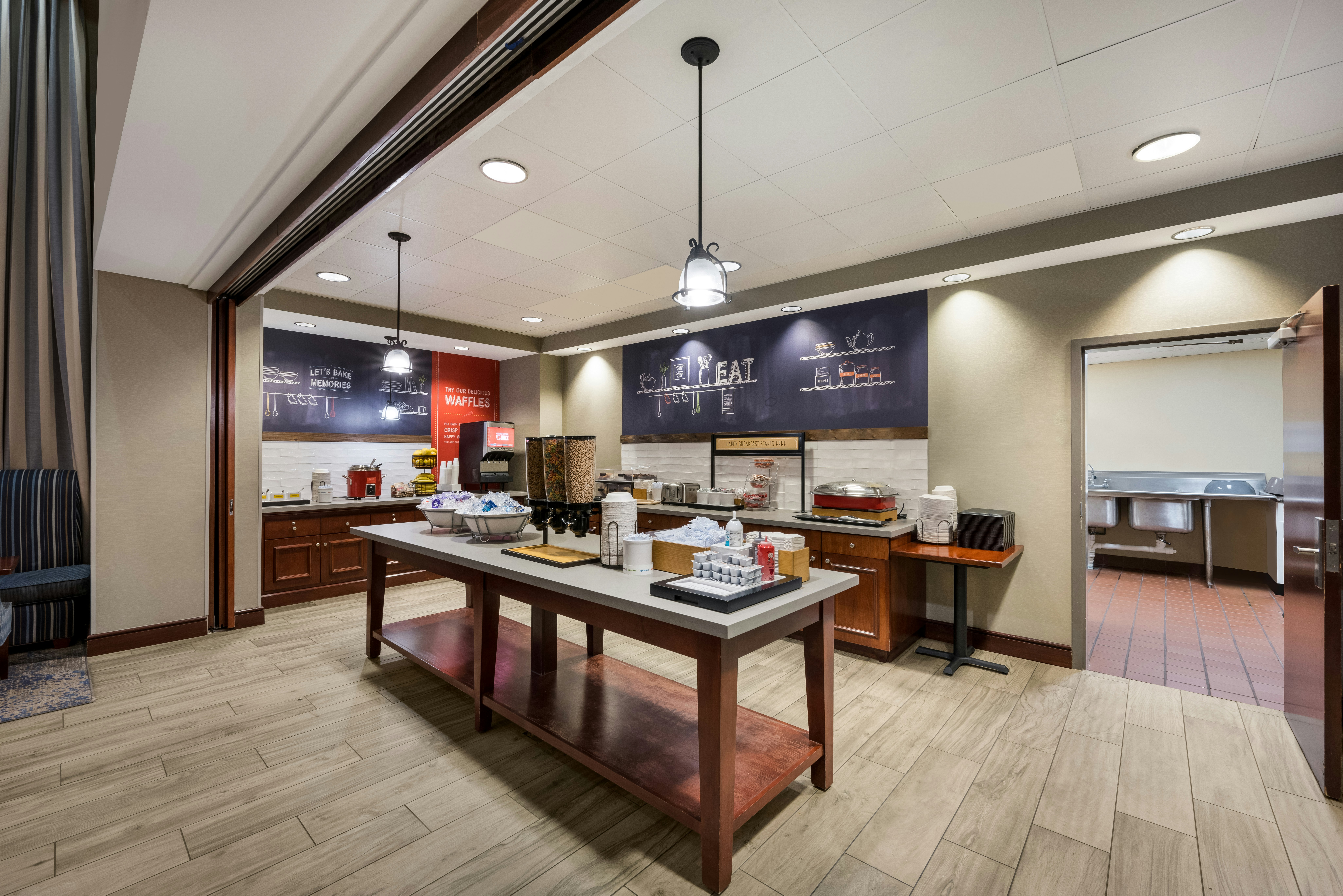 Hampton Inn & Suites Fredericksburg-at Celebrate Virginia 26/39