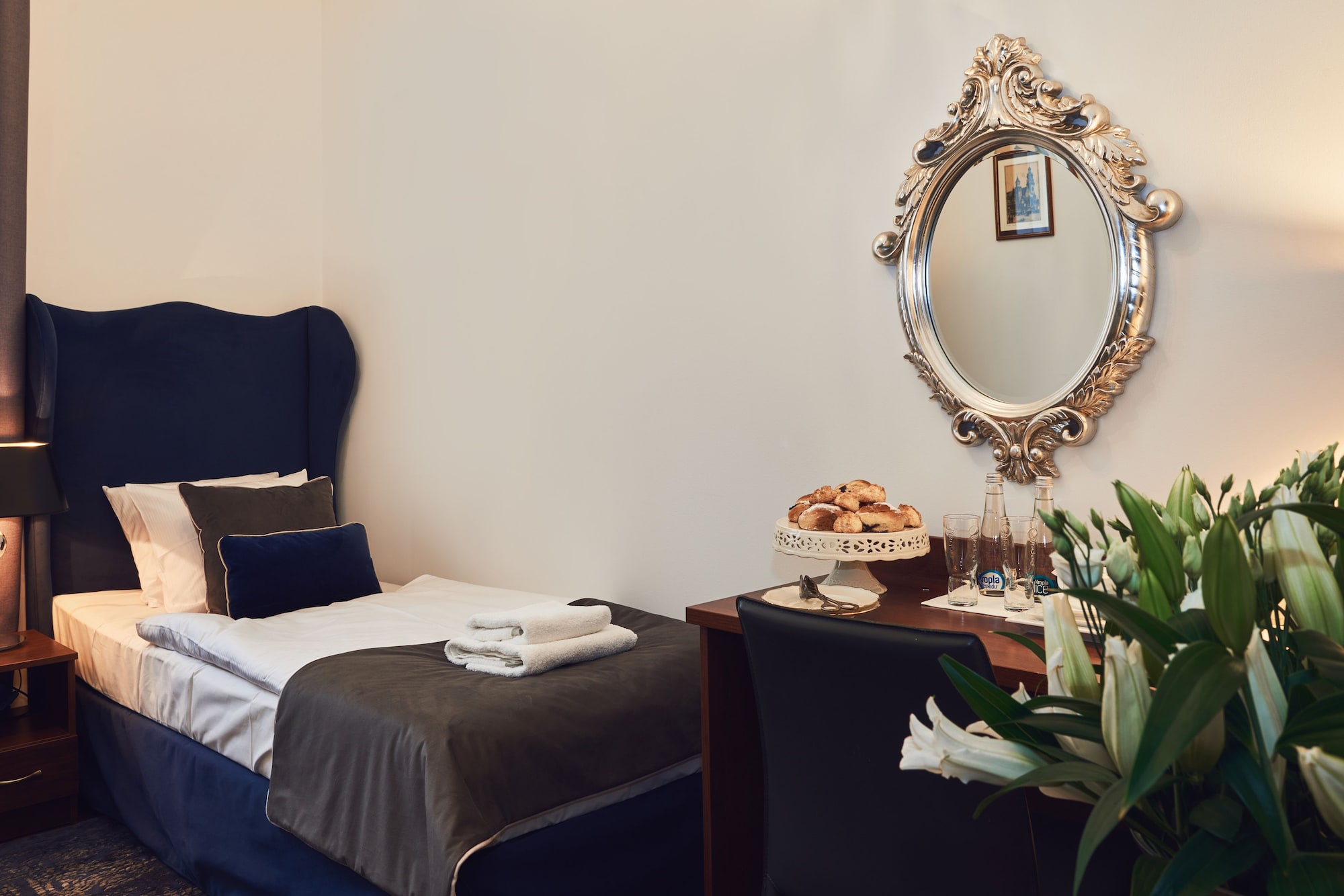 STANDARD, TWIN BEDS, CITY VIEW