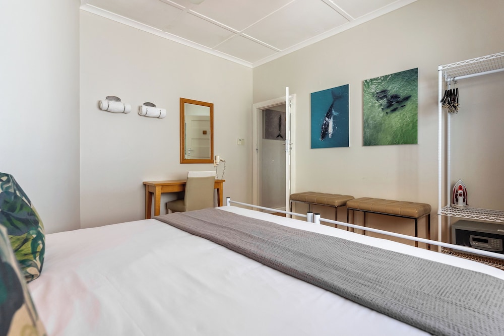 2 Bedrooms, Pool, Family, Traditional, 1 King and 1 Single Beds