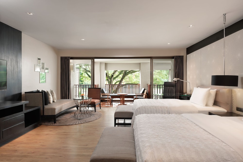 Room, 2 Queen Beds, Pool View, Balcony or Terrace