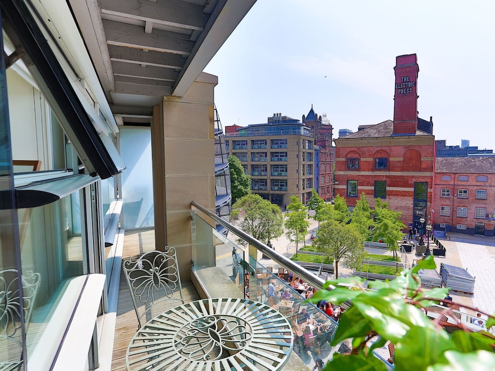 Live In Leeds Millenium Square Apartment 2/45