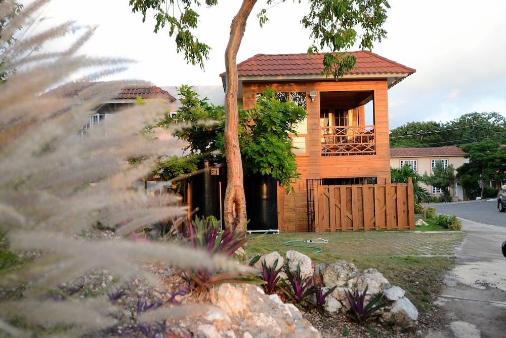 THE CABIN AT LONG MOUNTAIN COUNTRY CLUB 2/41
