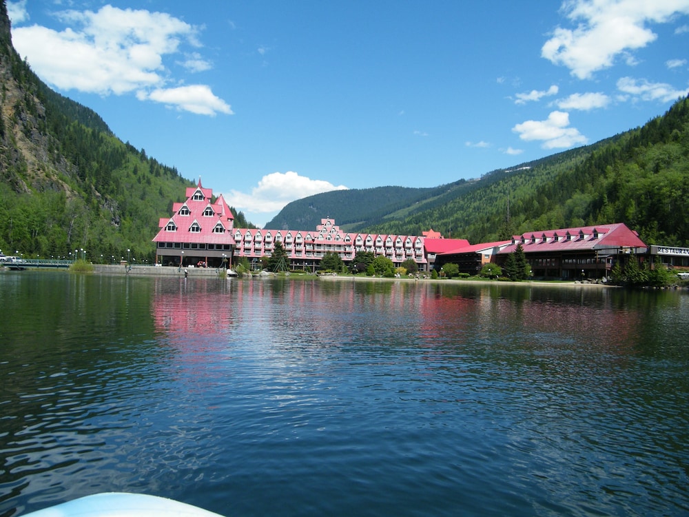 Three Valley Lake Chateau 45/60