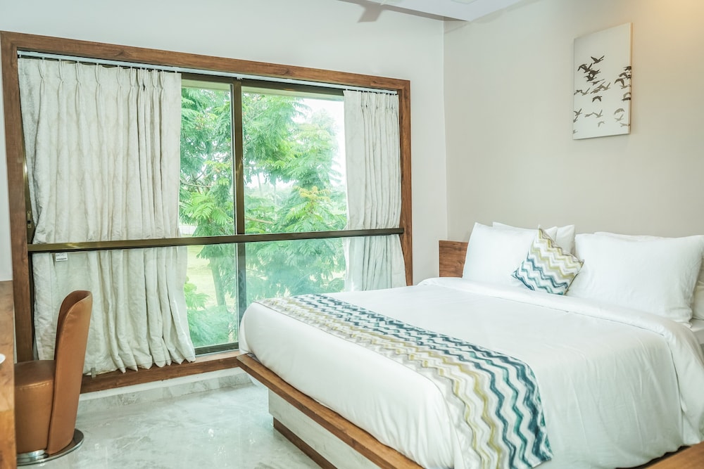Nest Beacon Hotel Daman 18/33