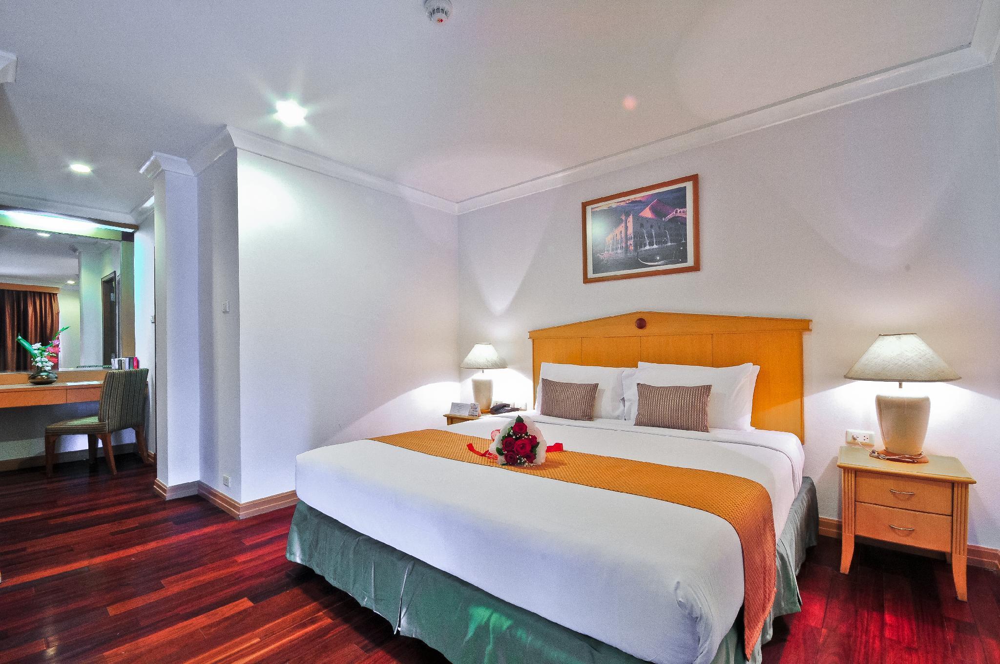Suite, King Bed, Admiral Suites Bangkok 3/3
