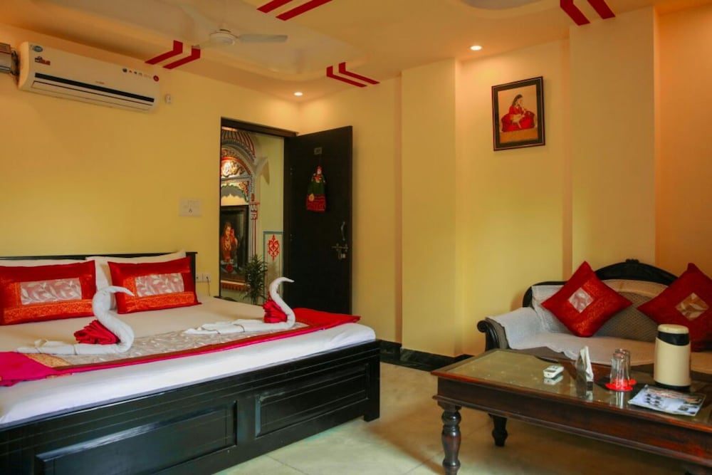 Nahar Singh Haveli 24/47
