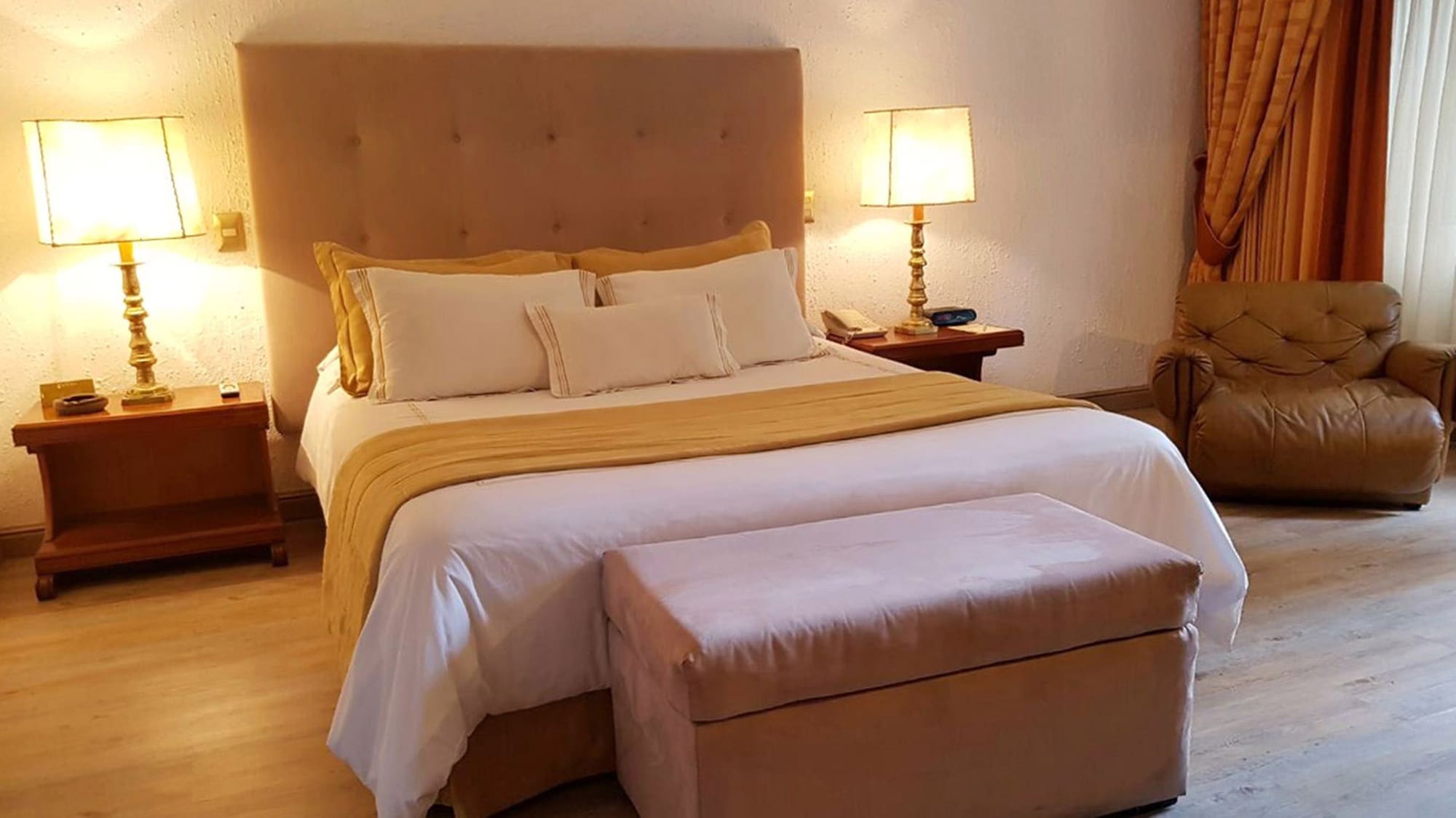 EXECUTIVE, SUITE