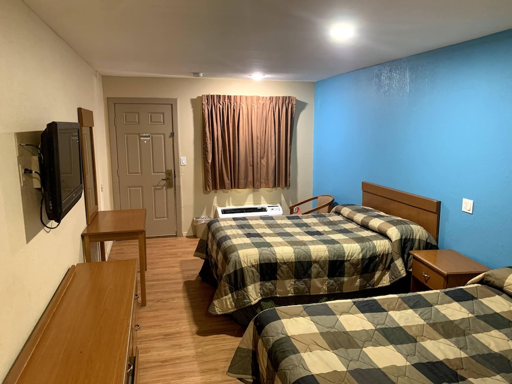 OYO Blue Star Inn 40/65