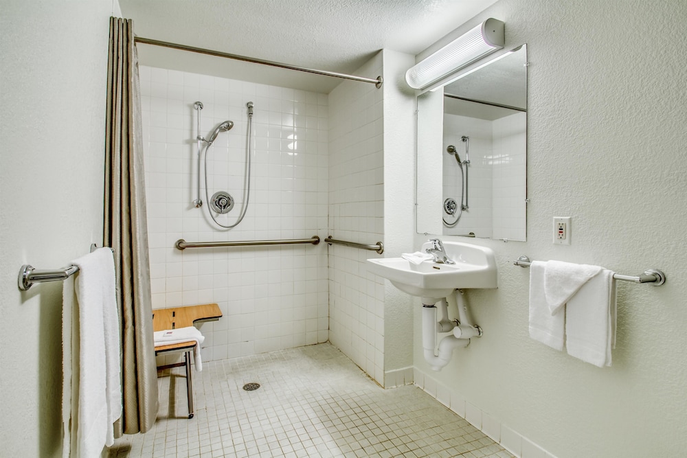Motel6 Amherst, NY - Buffalo 43/44