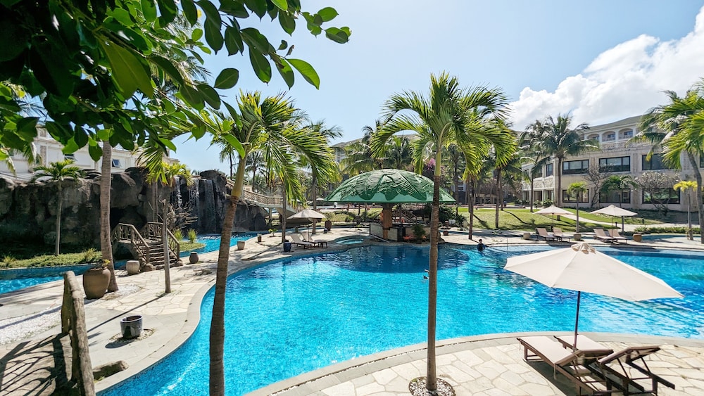 Olalani Resort and Condotel 40/69