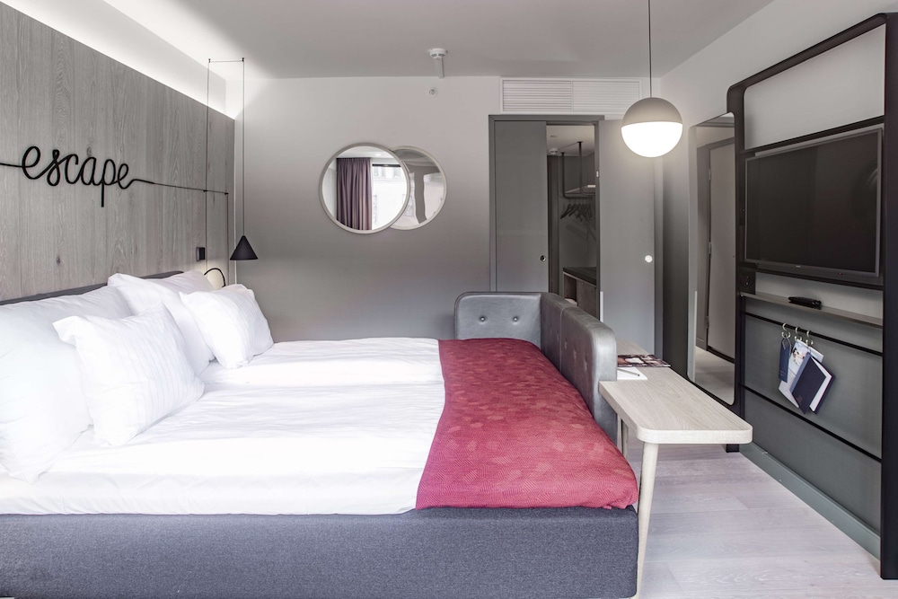 SUPERIOR, KING BED, LARGE