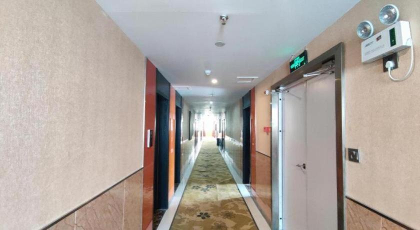 Thank Inn Plus Hotel (He'nan Zhoukou Chuanhui District Red Star Macalline) 33/49