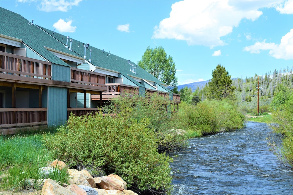 Twin Rivers Condominiums by Alderwood Colorado Management 44/47
