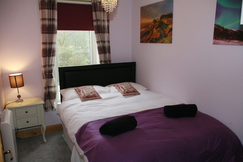 Glenlochy Nevis Bridge Apartments 11/27