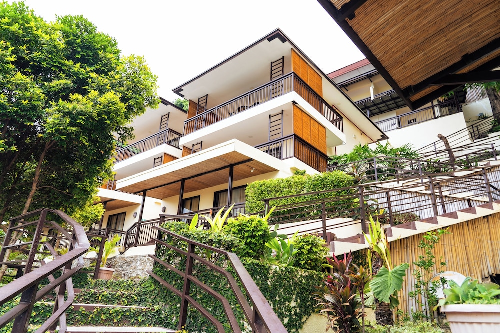 Altamare Dive and Leisure Resort Anilao 6/49
