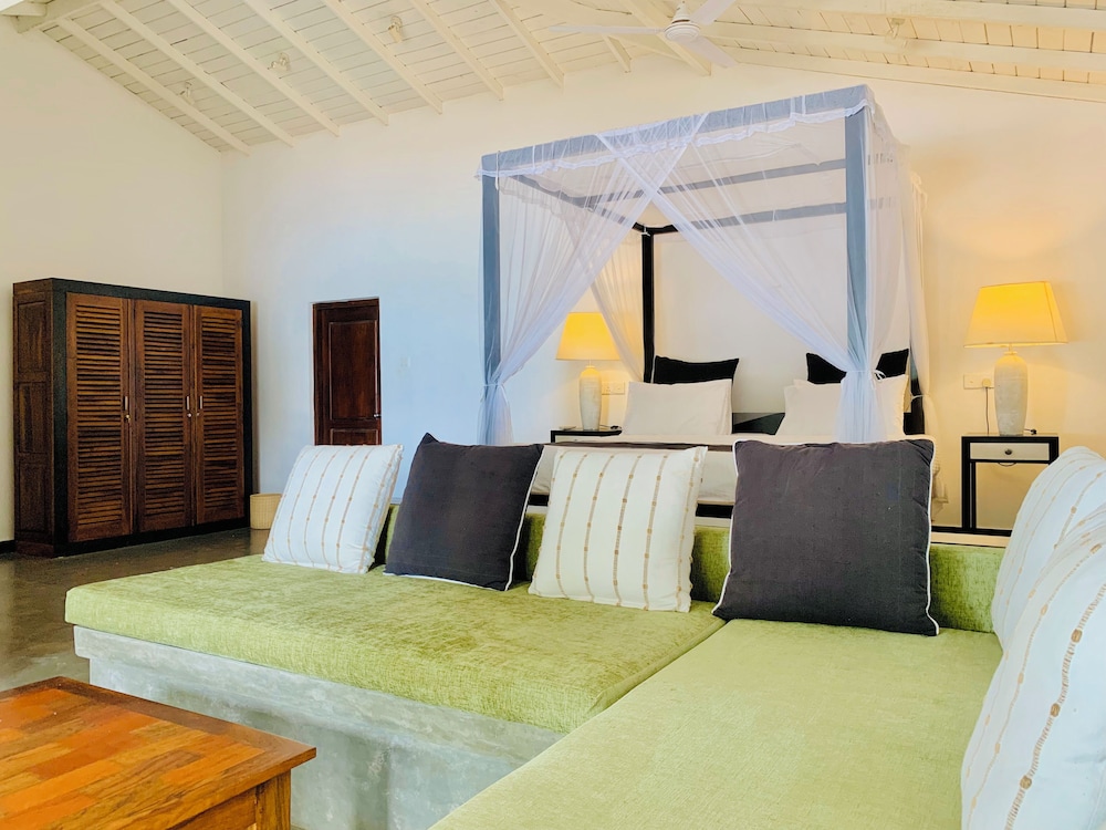 EXCLUSIVE, PENTHOUSE, MULTIPLE BEDS