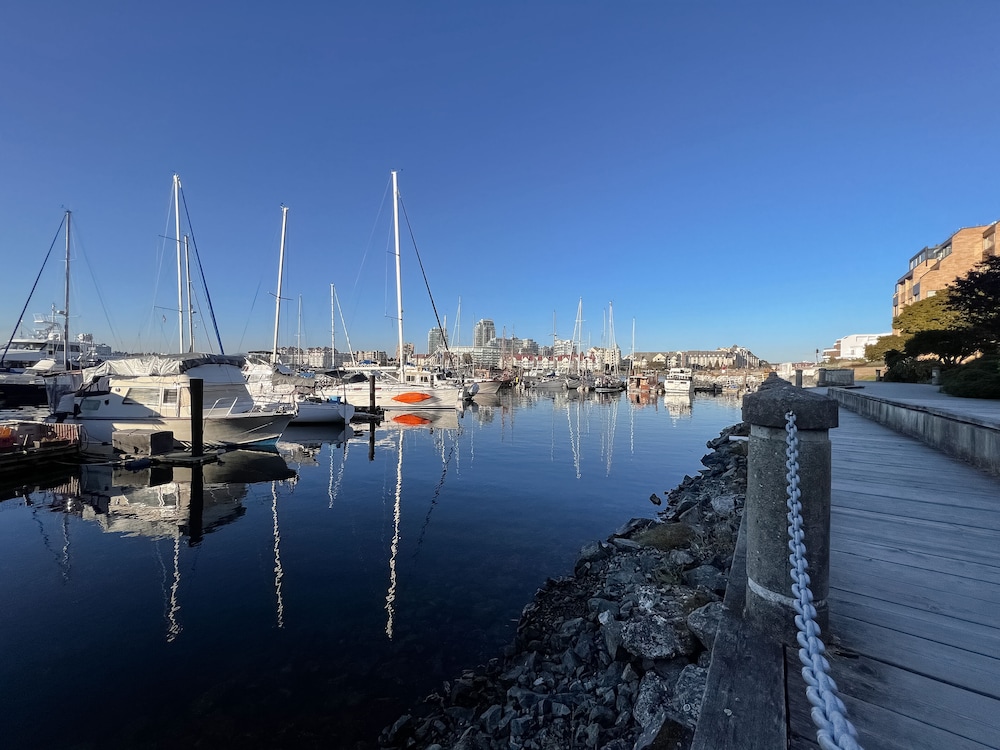 Coast Victoria Hotel Marina By Apa 46/49