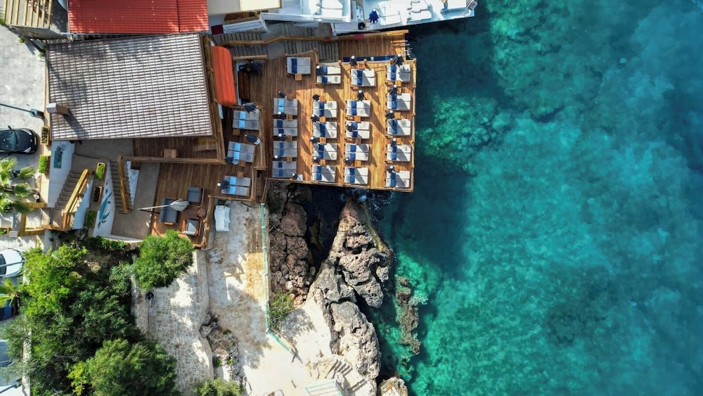 Sea View Hotel 3/50