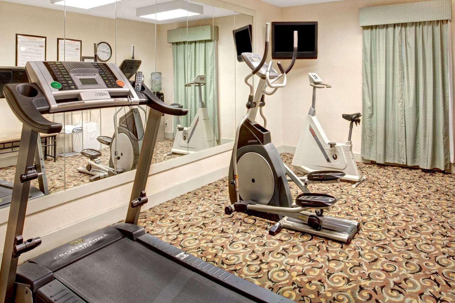 Ramada By Wyndham West Memphis 13/25