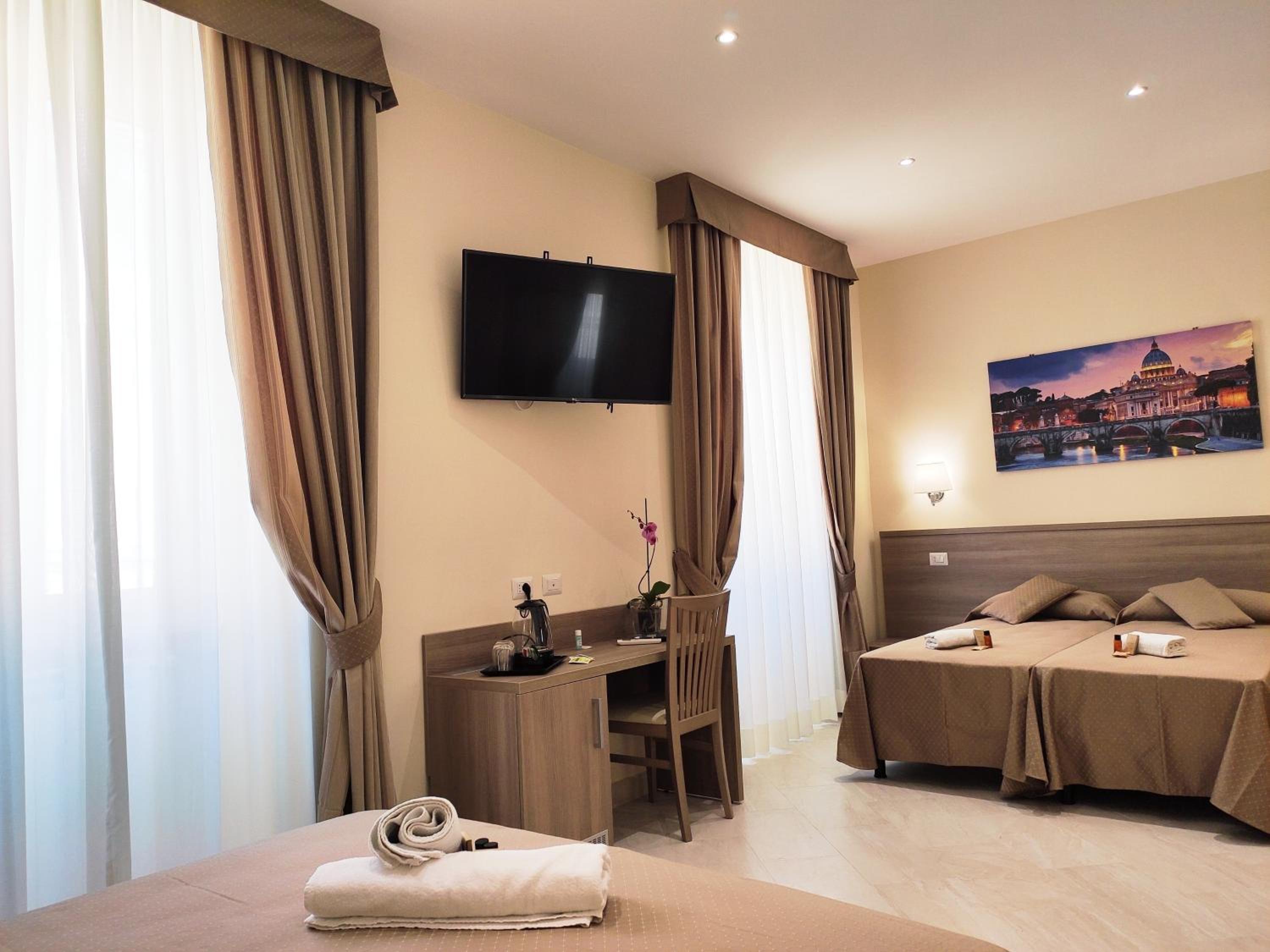 Luxury Suites Stay Inn Rome Experience 8/25
