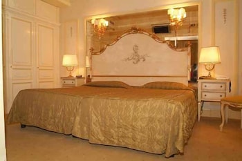 Hotel Champagne Palace 10/67