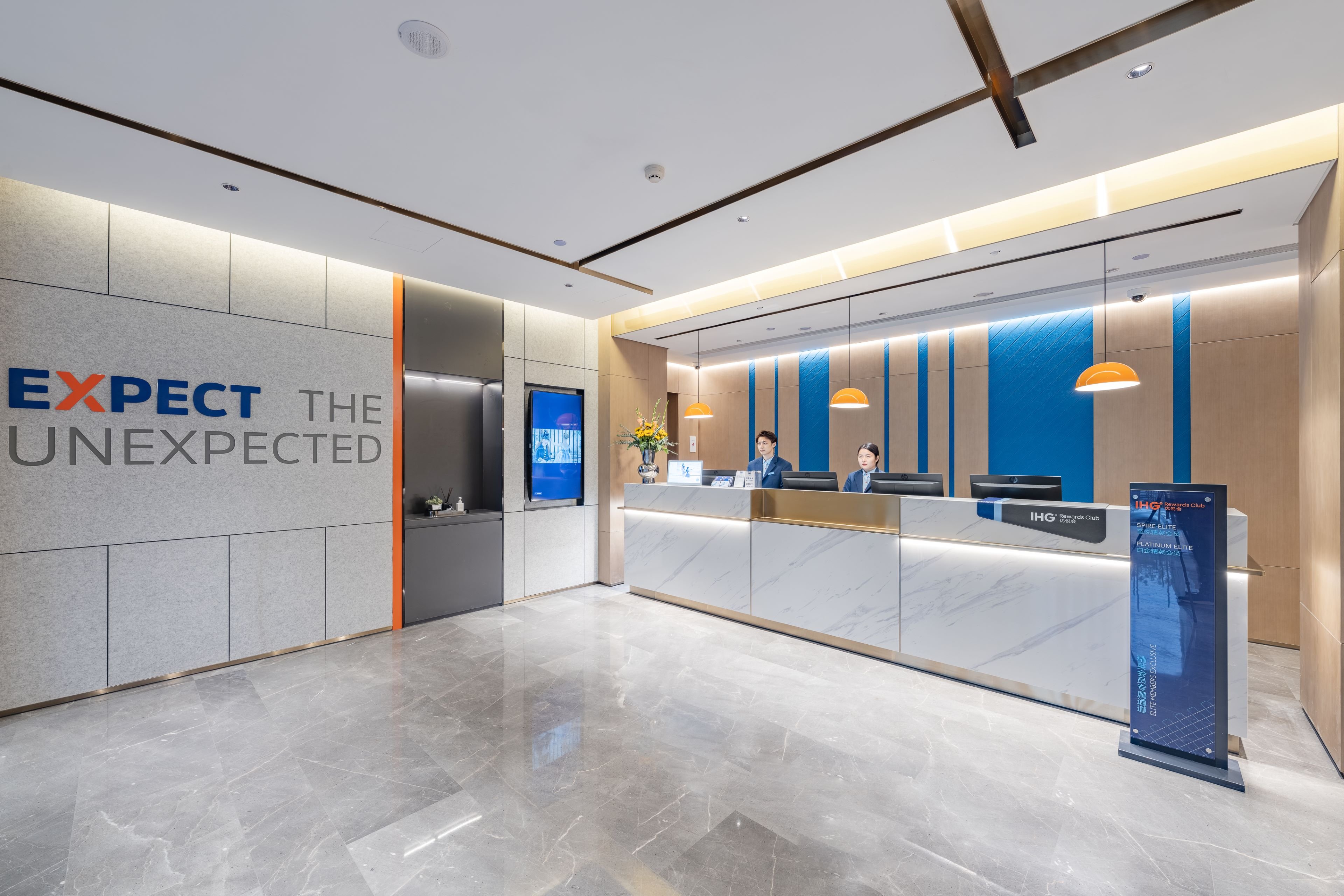 HOLIDAY INN EXPRESS Shanghai Expo Centre 6/50