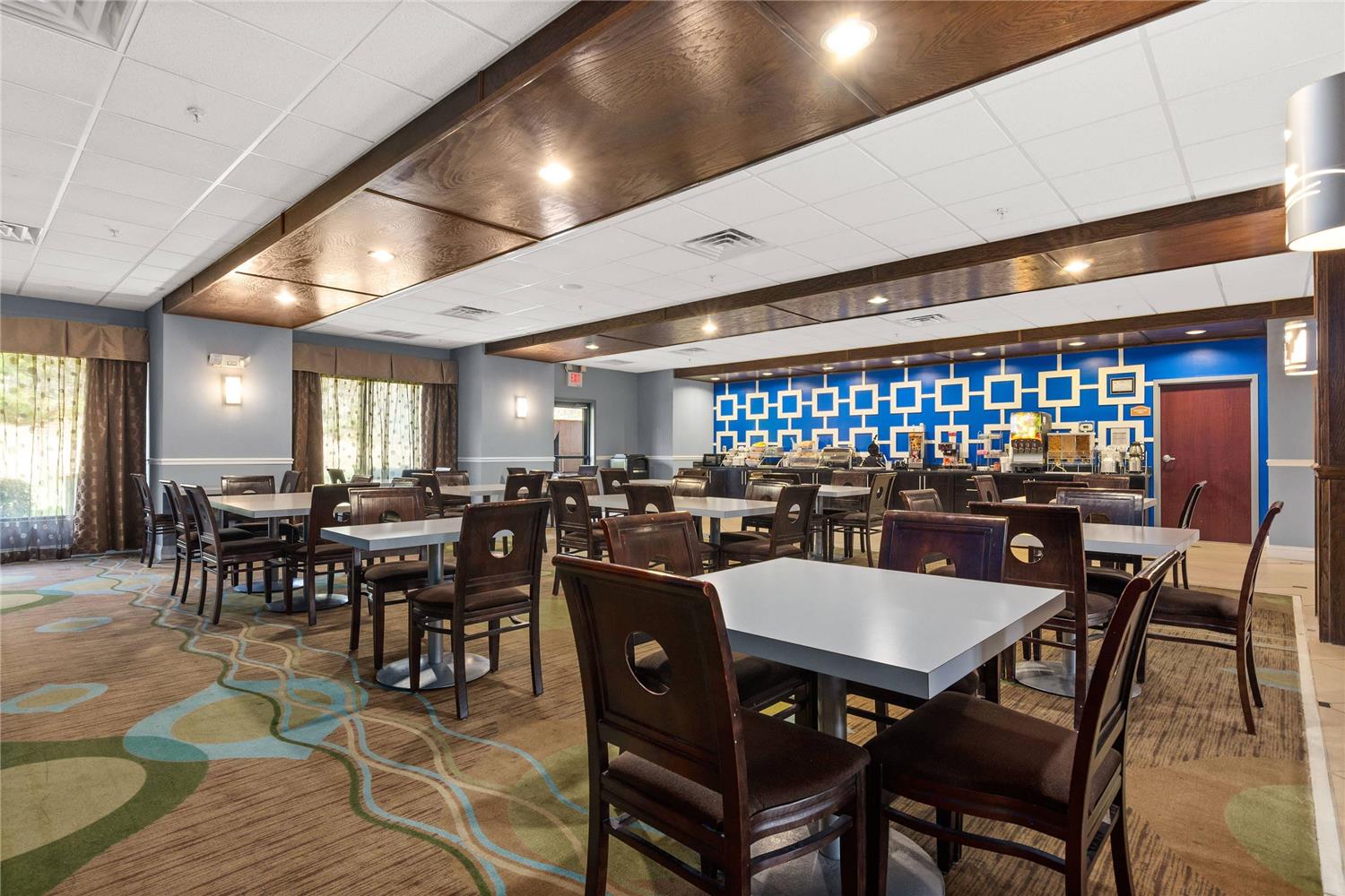 Portland Inn & Suites Portland, TN 30/35
