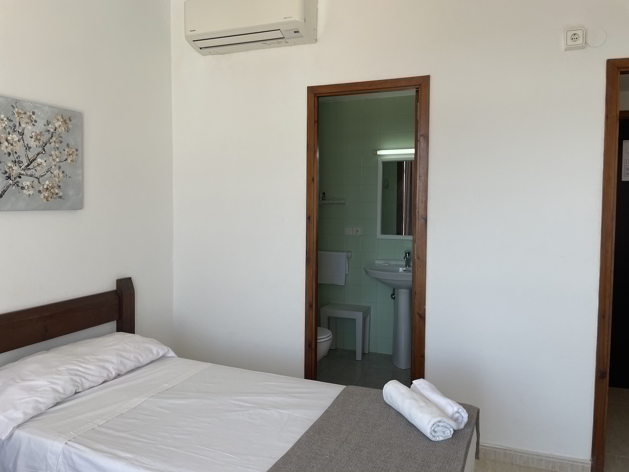 ROOM, TWIN BEDS, BALCONY