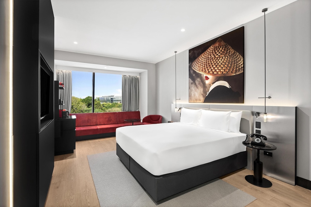 Radisson RED Auckland 7/50