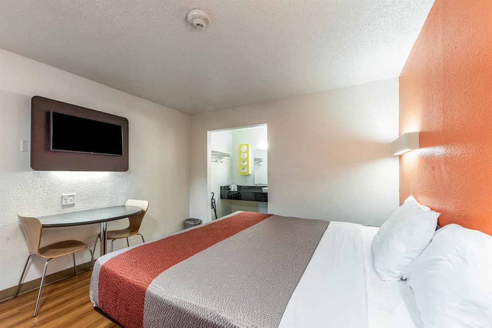 Motel6 North Richland Hills, TX 22/61