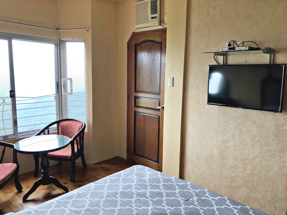 Pura Vida Resort 40/50