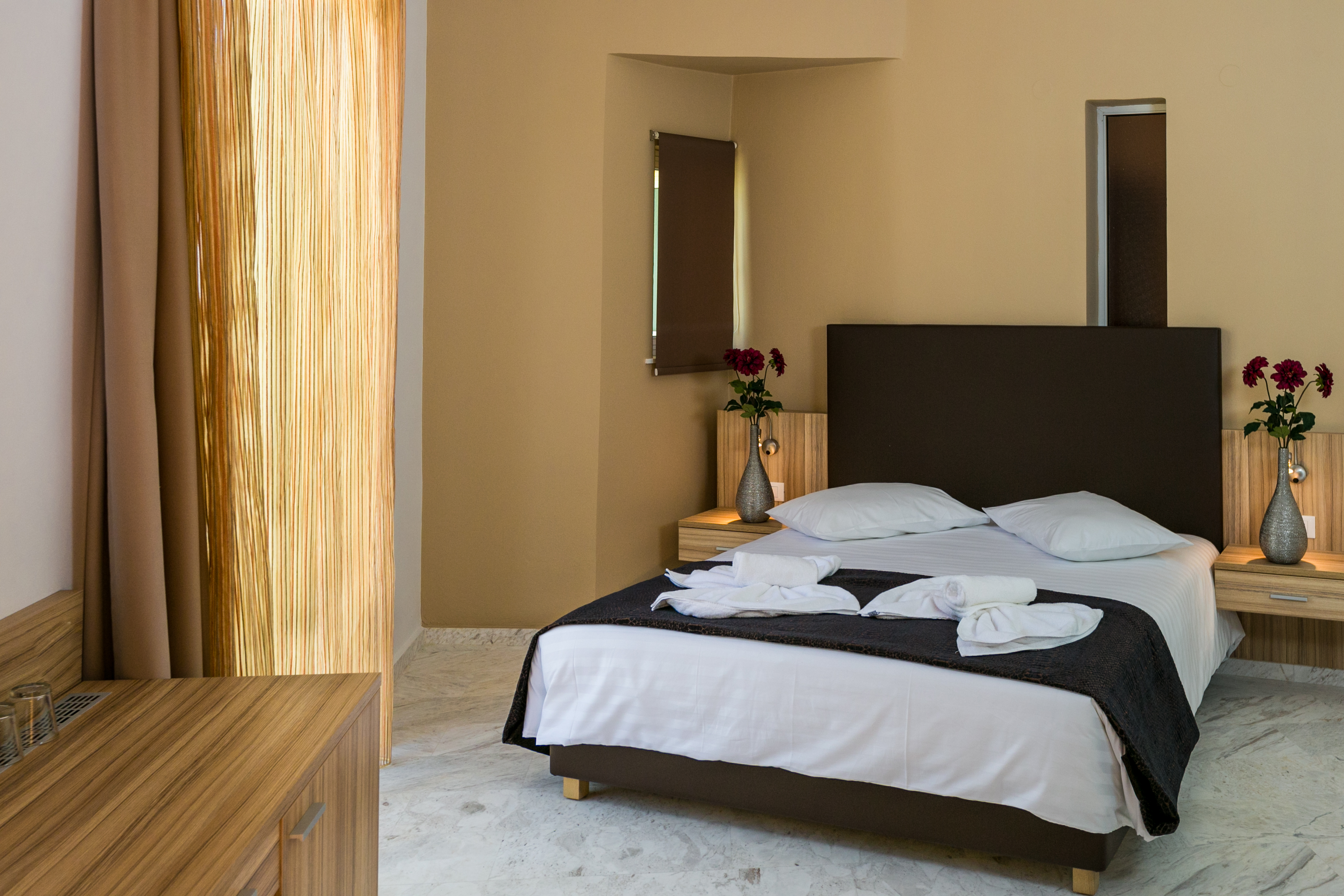 SINGLE ROOM