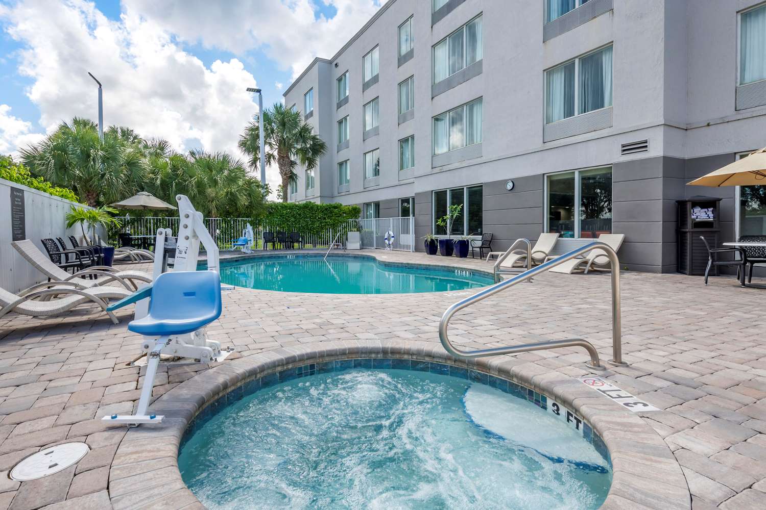 Comfort Suites Tamarac Sawgras 2/12
