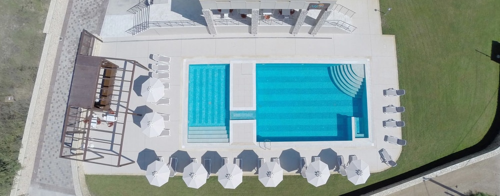 Niriides Luxury Villas 5/50