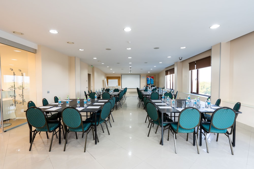 Parliament Hotel 51/56