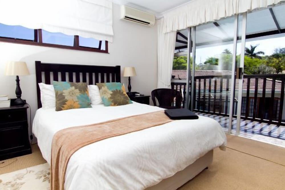 ROOM, DOUBLE BED